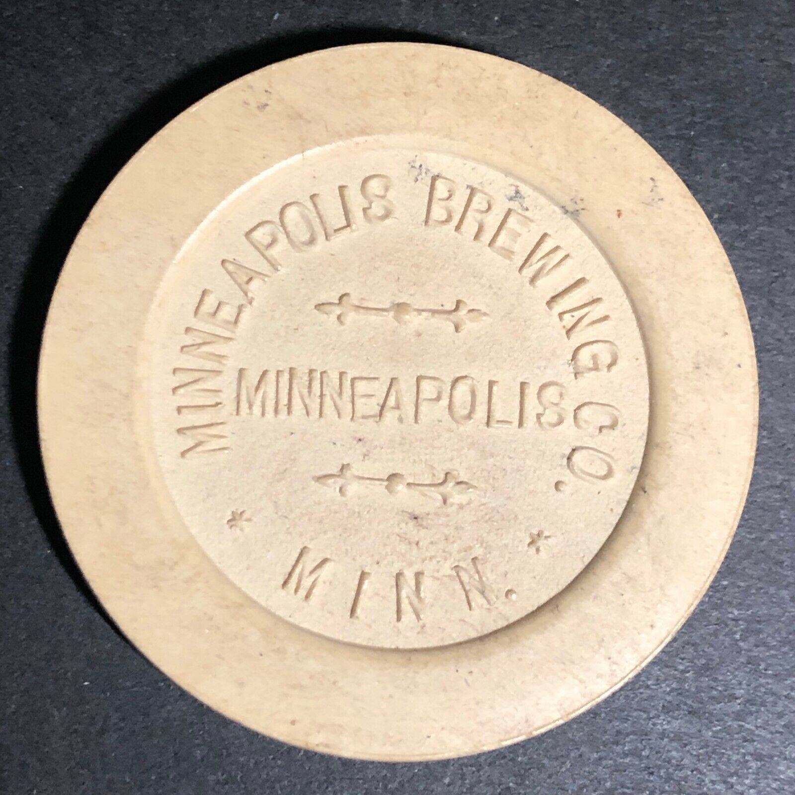 c1920\'s-30\'s Minneapolis Brewing Co. White Advertising Poker Chip 