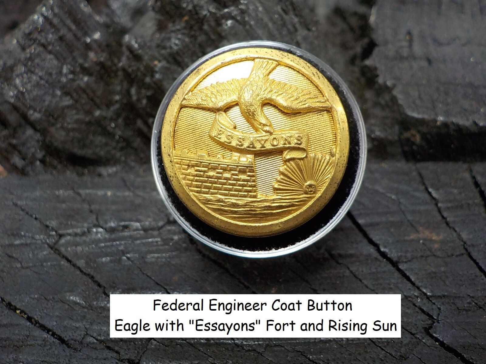 Old Rare Vintage Antique War Relic Federal Engineer Button Eagle Fort Rising Sun
