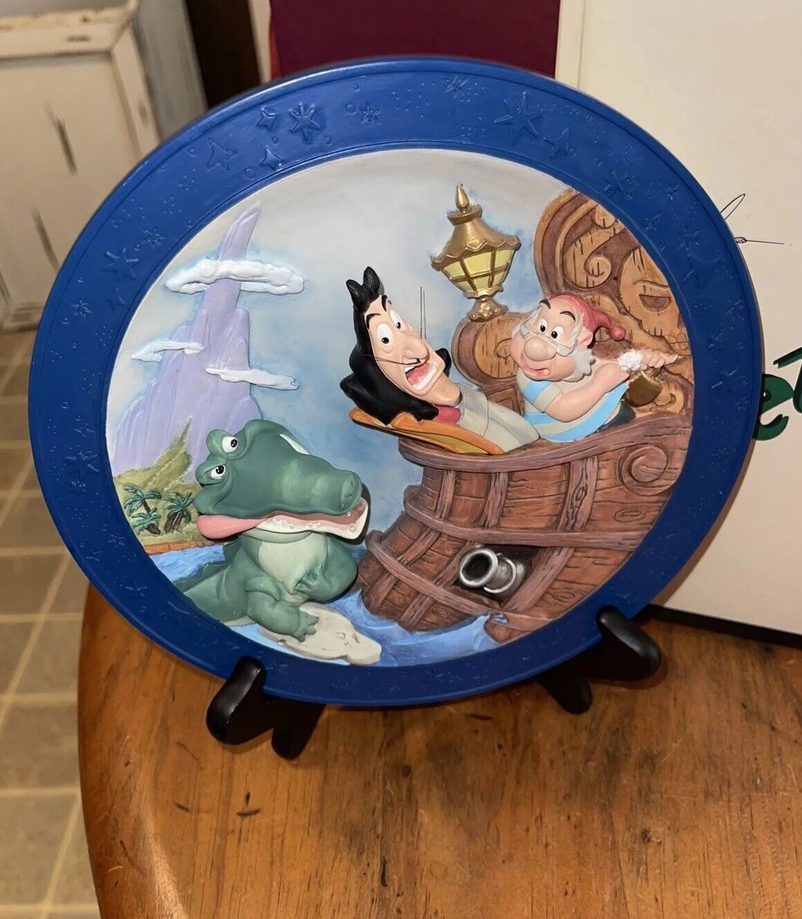 Disney Peter Pan Croc 3D Relief Plate It’s the Croc Tic-Toc-Tic-Toc W / Box