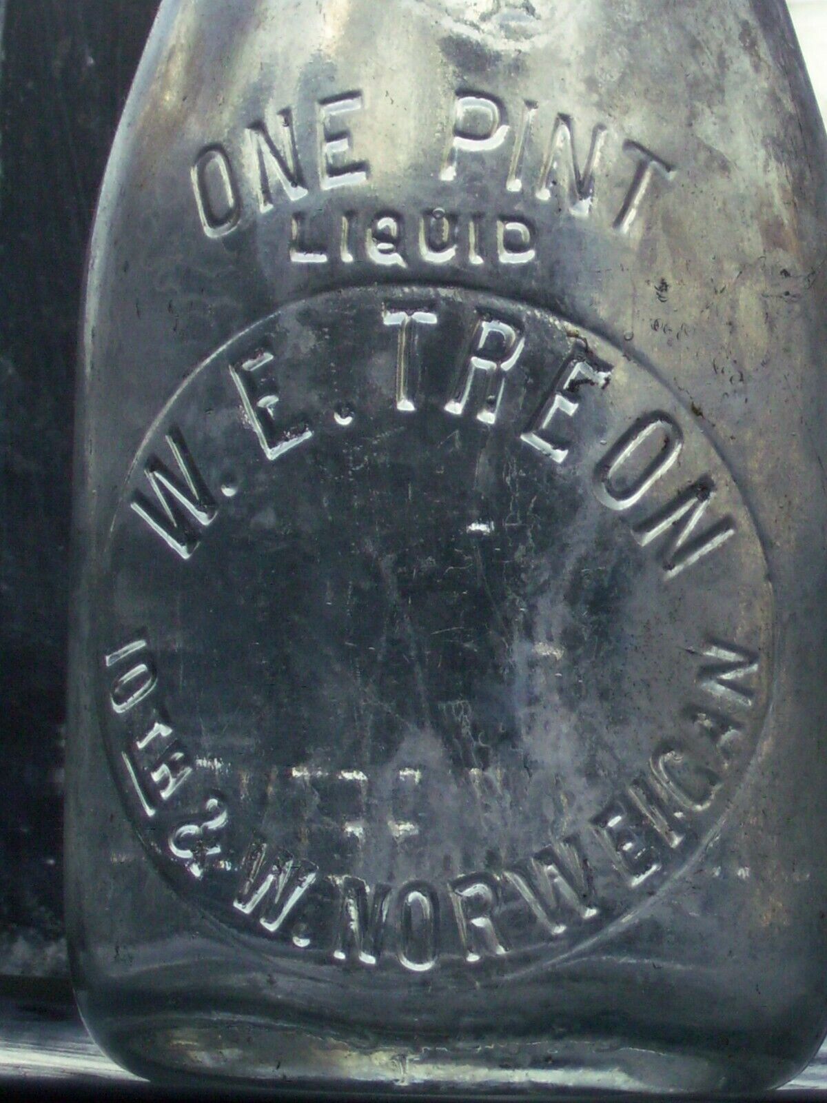 Embossed 1 pt. W. E. Treon 10th & West Norwegian pottsville, Pa. Milk Bottle