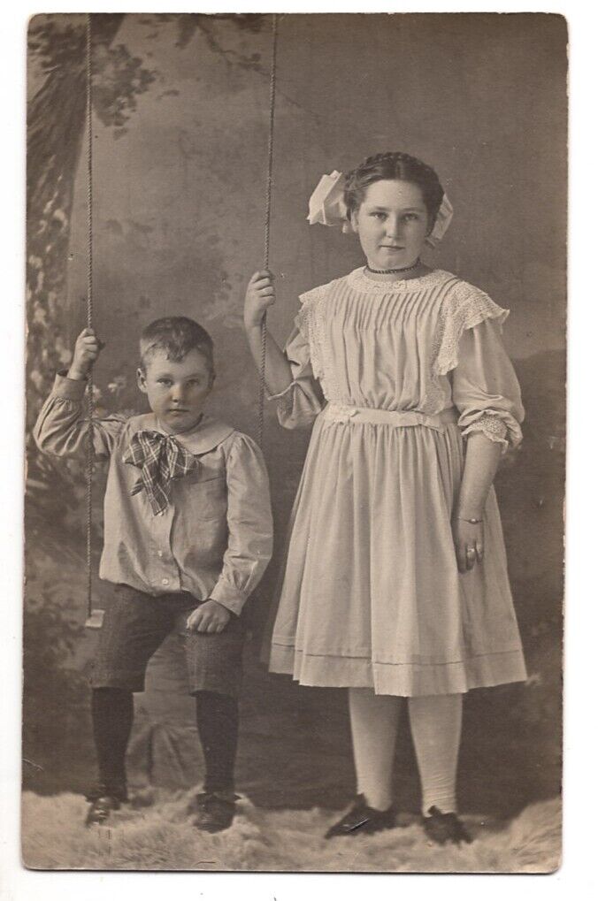 VINTAGE RPPC REAL PHOTO POSTCARD CHILDREN AND SWING PORTRAIT 1911 110920 