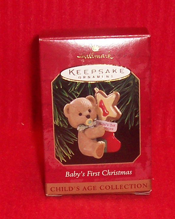 Hallmark 1997 Baby\'s First Christmas Teddy bear Mint