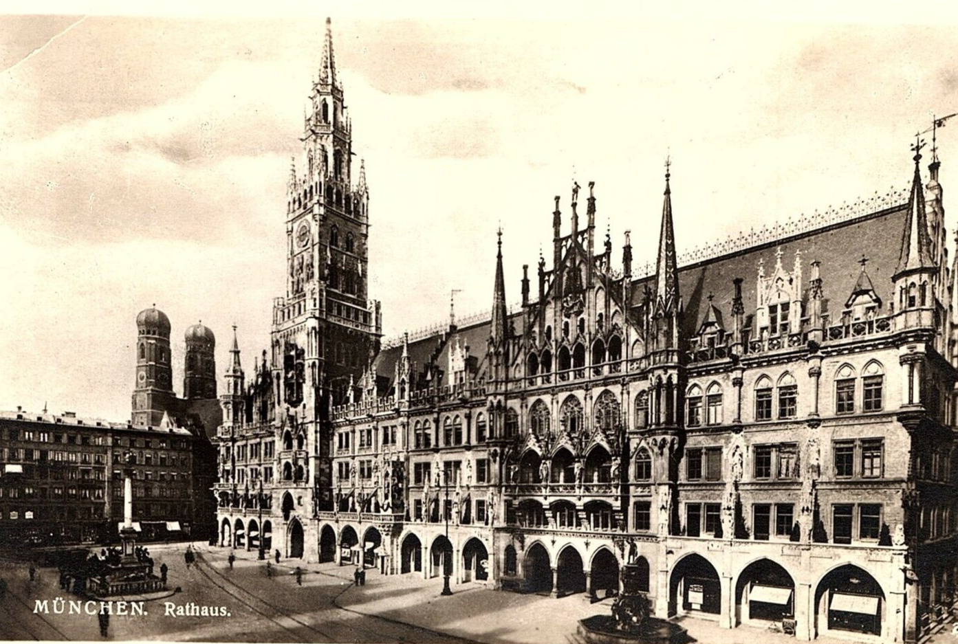 1930s MUNICH NEW TOWN HALL GERMANY RPPC REAL PHOTO POSTCARD P667
