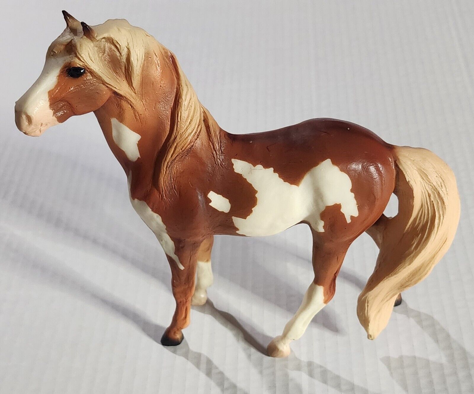 Breyer Reeves Pinto Mustang Model Horse #750114