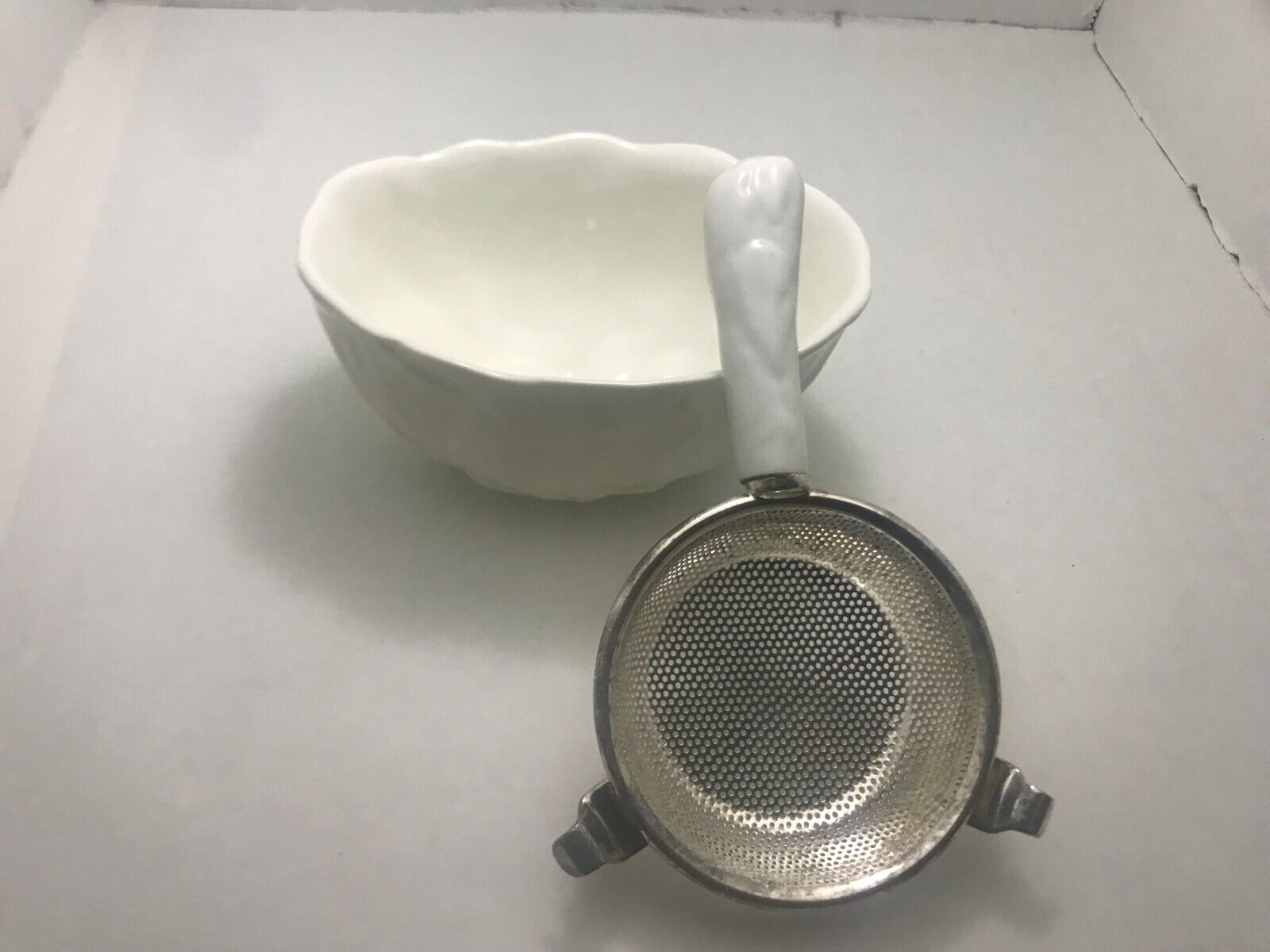 Coalport/Wedgwood Countryware Tea strainer and bowl 