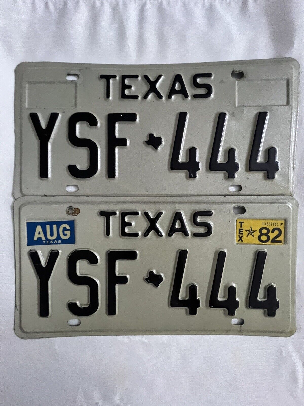 LICENCE PLATE PAIR TEXAS TITLED YSF-444 IN EXCELLENT CONDITION