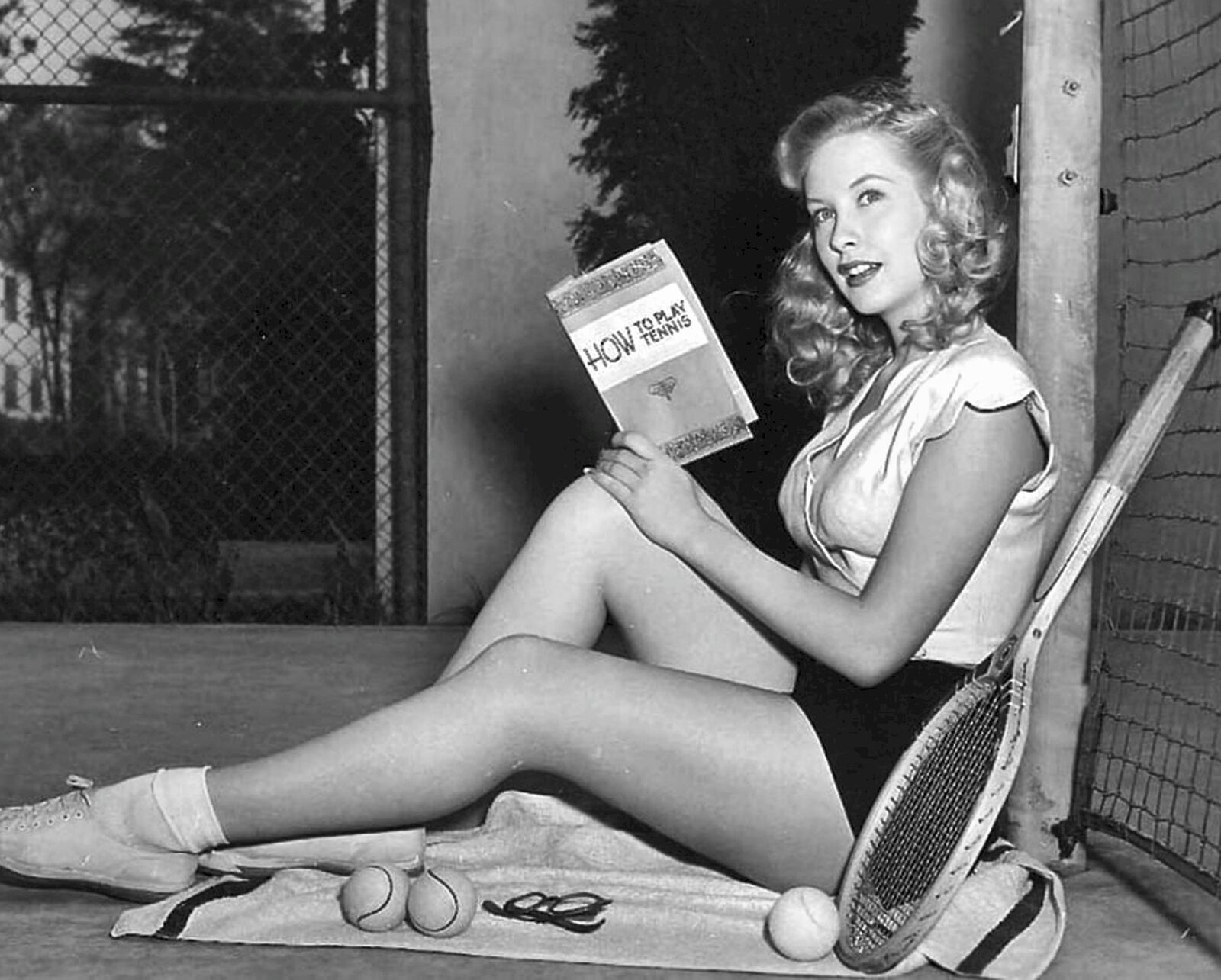 1950 Actress PENNY EDWARDS Leggy PHOTO   ( 174-e )