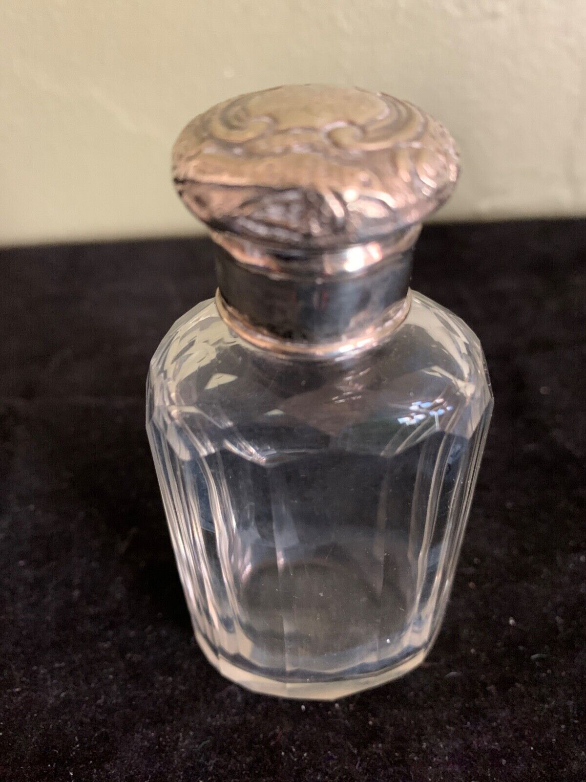 Antique scent bottle clear faceted glass English Silver marks