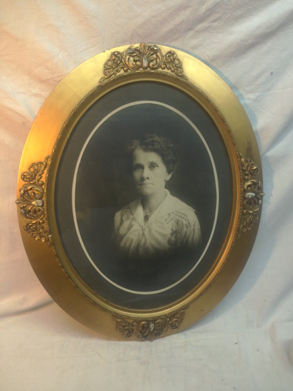 Vtg Oval Wood Chalk Victorian Convex Frame Haunting Woman Portrait 