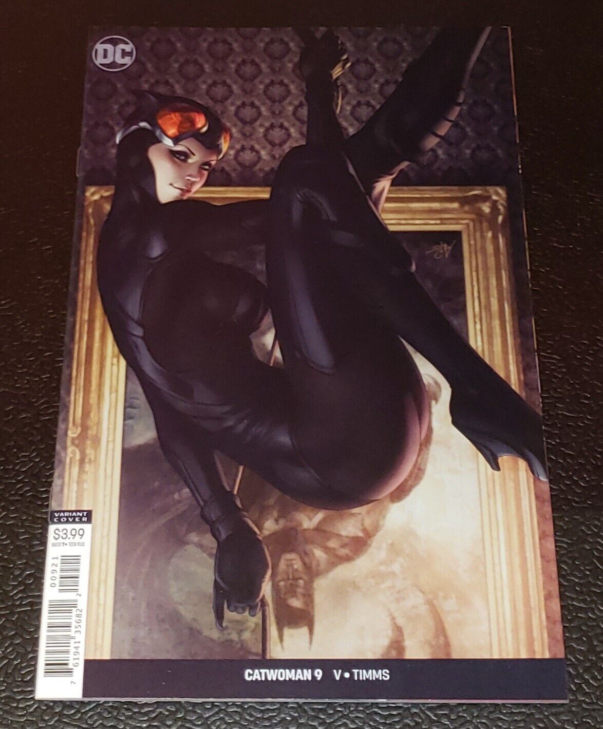 Catwoman #9 Artgerm Variant 9.4 NM