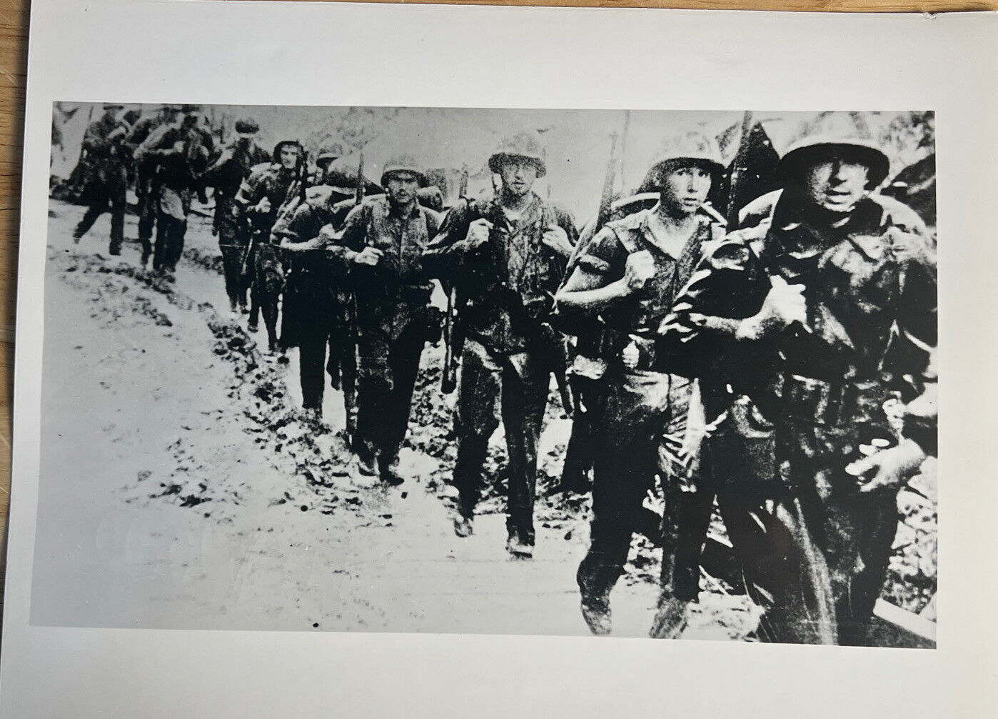 ANTIQUE WWII ORIGINAL PHOTOGRAPH OF SOLDIER\'S MARCHING DURING WWII