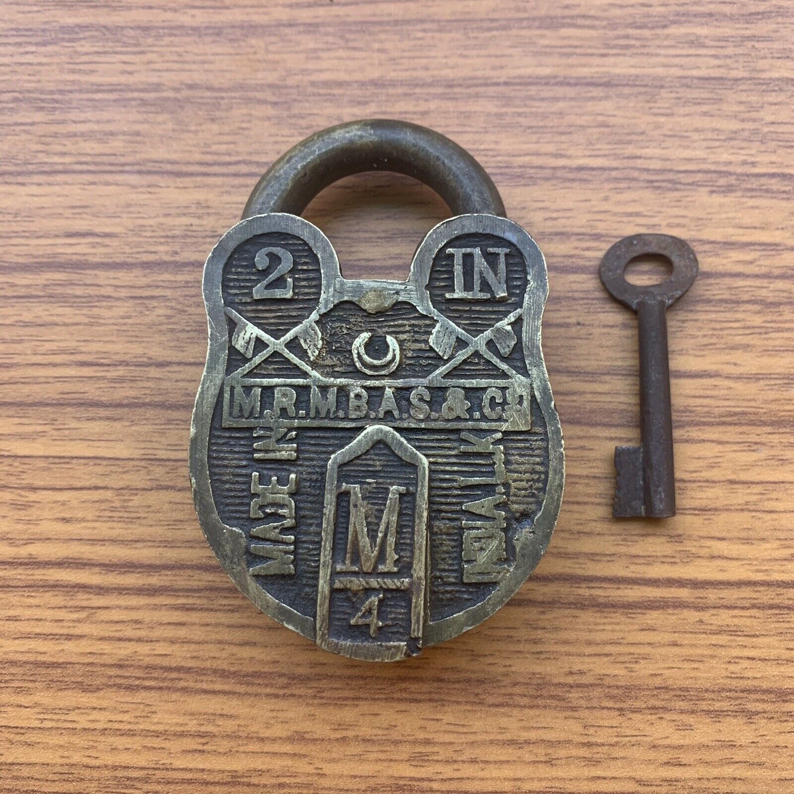AN OLD OR ANTIQUE BRASS PADLOCK OR LOCK WITH KEY, NICE CARVING.