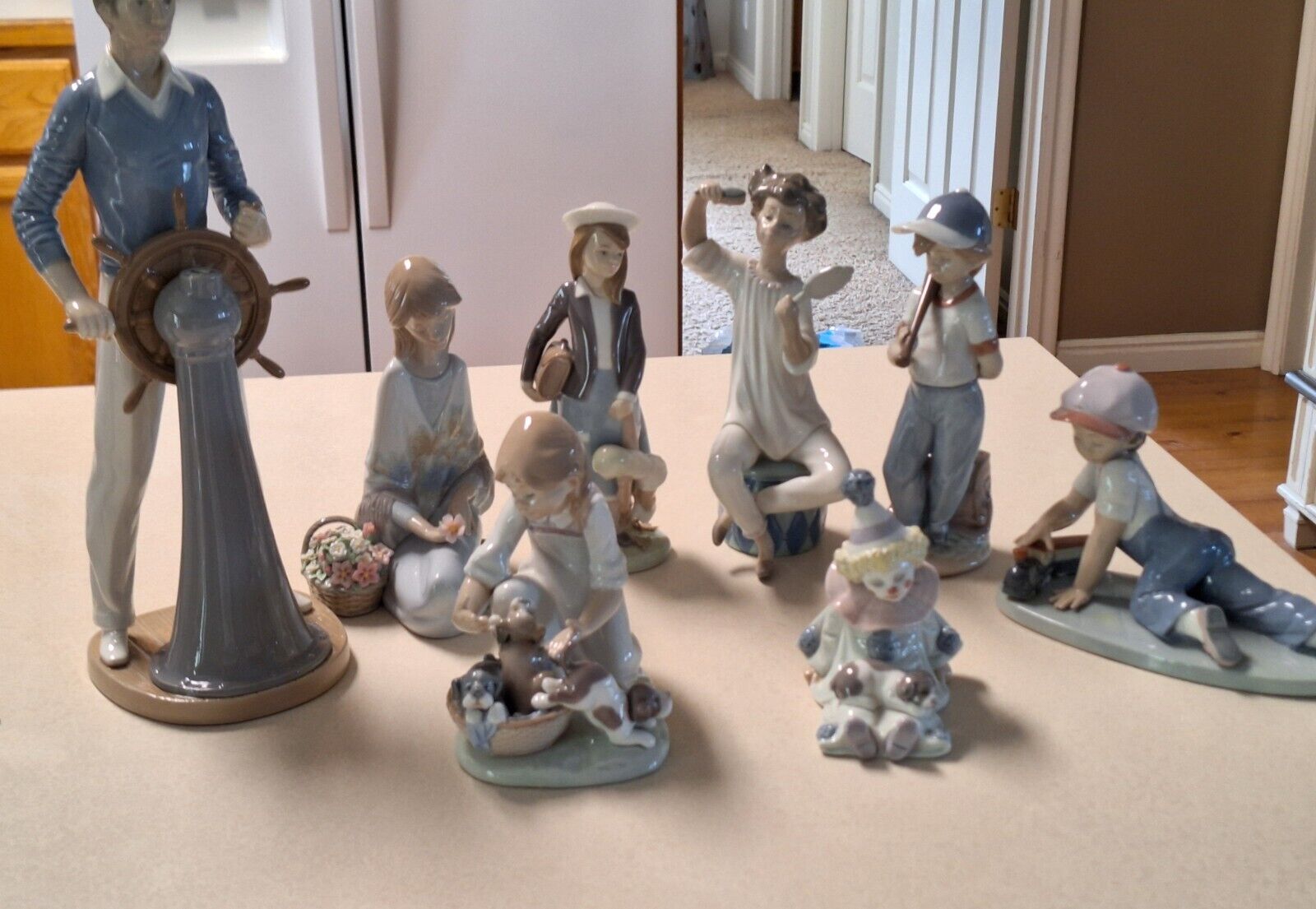 8 piece lot Lladro porcelain figurines, all RETIRED
