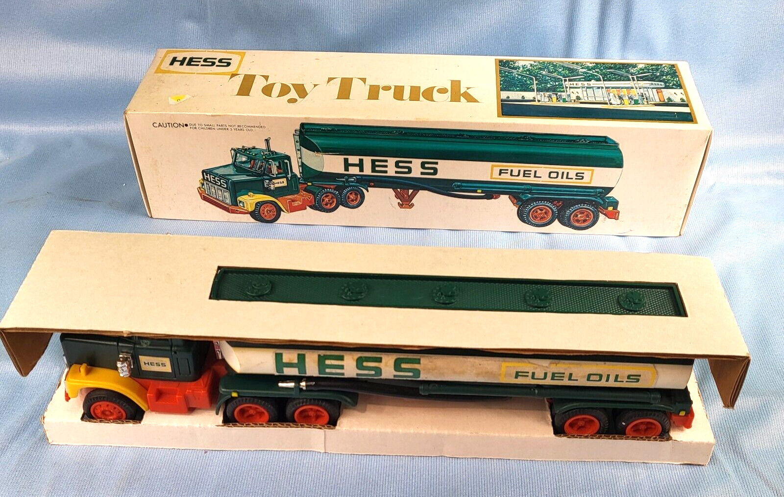 Hess Toy Truck 1977 with Inserts