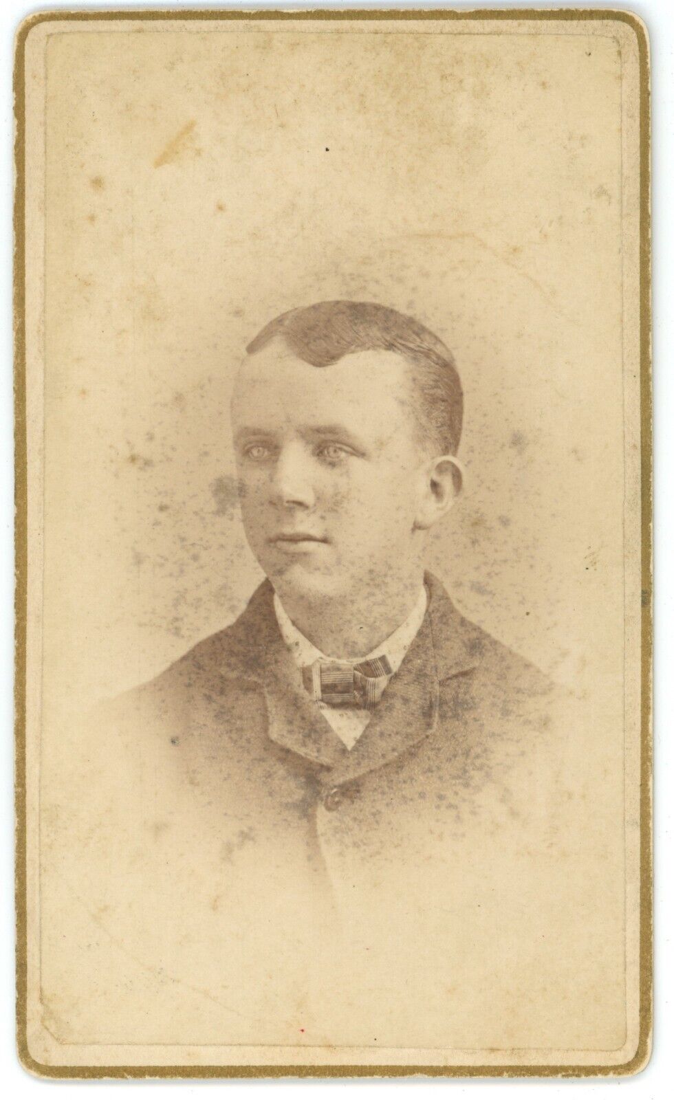 CIRCA 1870'S ANTIQUE CDV OF YOUNG BOY IN SUIT W. HAUNTING PIERCING EYES - NAMED