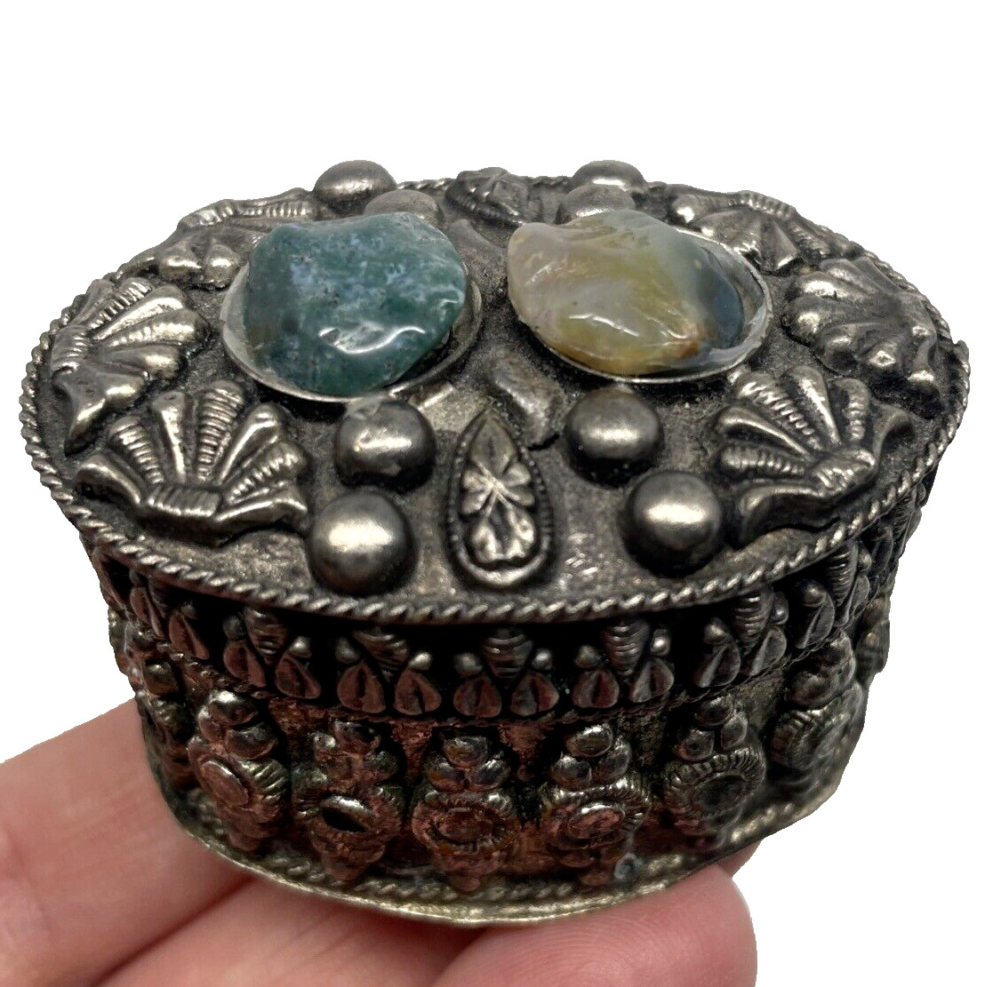 VTG Tibetan Silver Filigree Trinket Box Green Semi Precious Stones Pill Stash