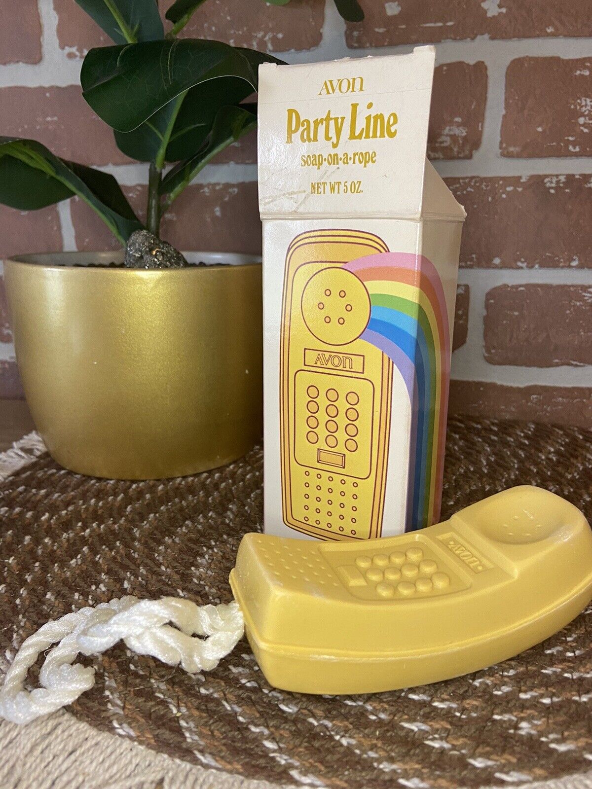 Vintage 1982 Kitschy Soap-On-A-Rope PARTY LINE Yellow Phone w/Box Rainbow NOS