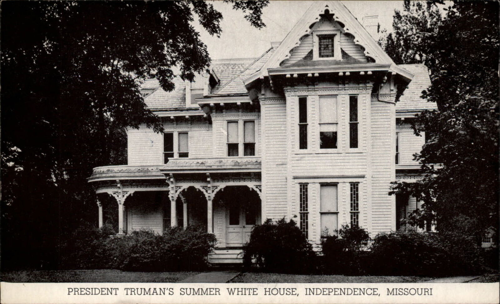 Independence Missouri ~ Pres Truman\'s Summer White House ~ postcard sku783