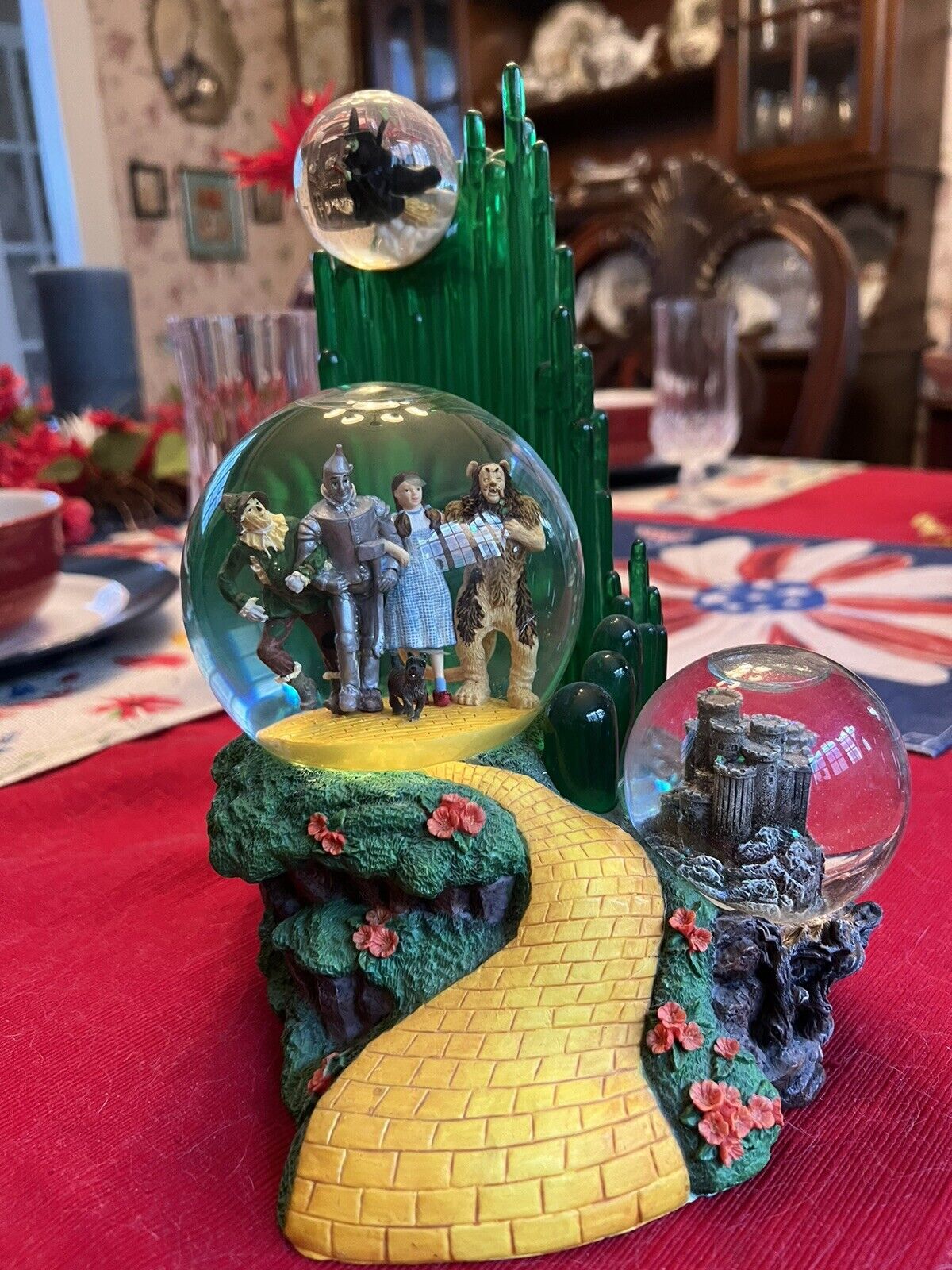 The Wizard of Oz Snow Globe Music Box We’re Off to See the Wizard#1820