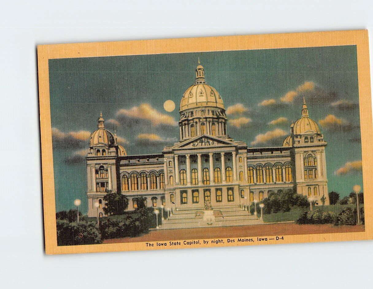 Postcard The Iowa State Capitol, by night, Des Moines, Iowa