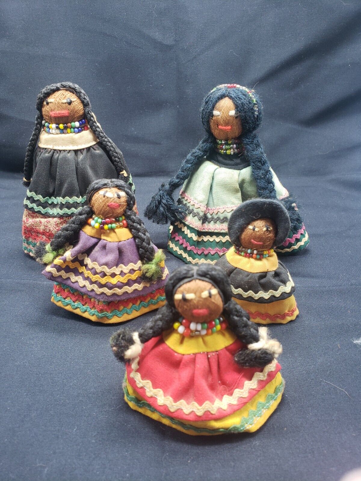 Set of 5 Vintage Seminole Dolls. Beautiful palmetto husk dolls. 2-5\