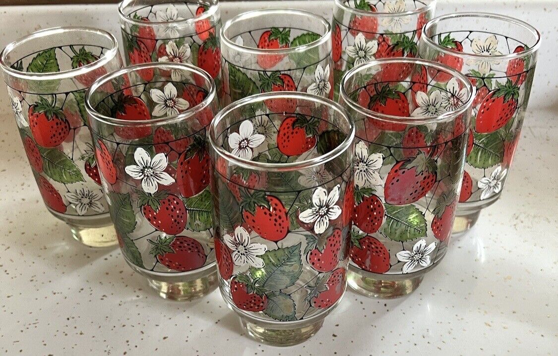 Vintage 1970s Set 8 Libbey STRAWBERRIES Blossoms Drinking Glasses Never Used