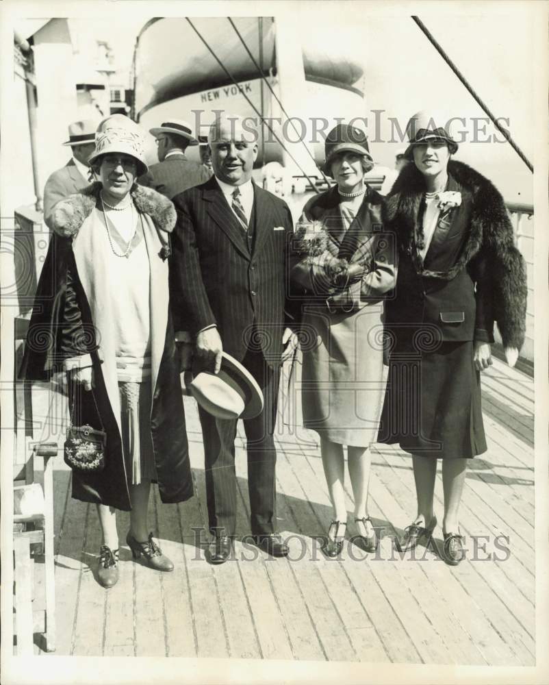 1927 Press Photo Passengers returning to New York on the S.S. Leviathan