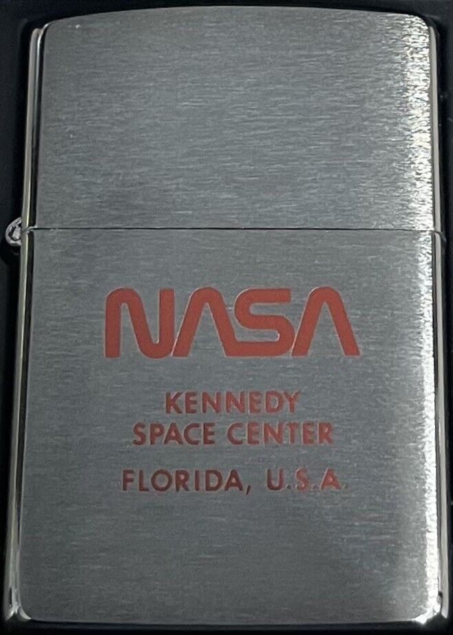 ZIPPO 1993 NASA KENNEDY SPACE CENTER FL. CHROME LIGHTER UNFIRED IN BOX 437F