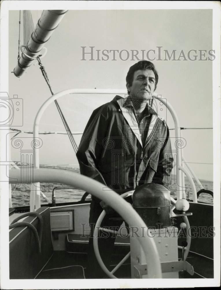 1976 Press Photo Actor Mike Connors in \