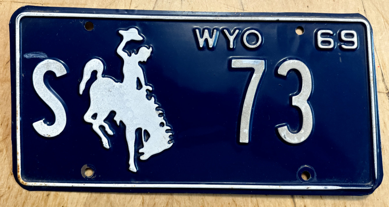 NICE 1969 WYOMING STATE GOVT.  LOW NUMBER  LICENSE PLATE \
