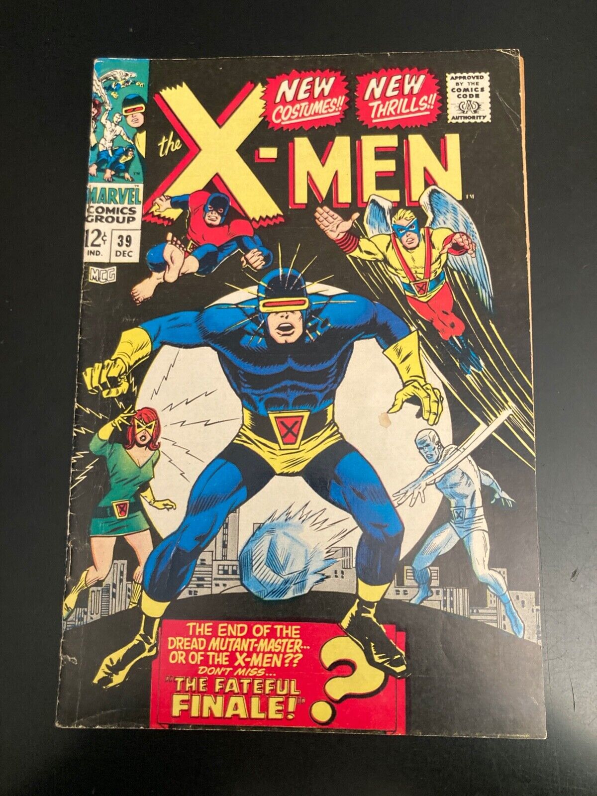 X-MEN #39 (1965) FN+/FN++ **New Costumes Cyclops Origin** Very Bright/Glossy