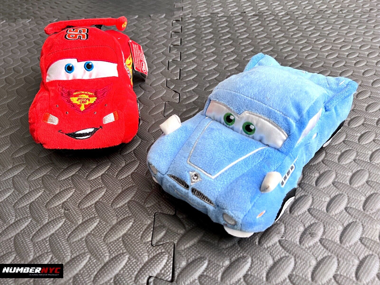 2x Disney Store Exclusive Pixar Cars 2 Lightning McQueen & McMissle 8\