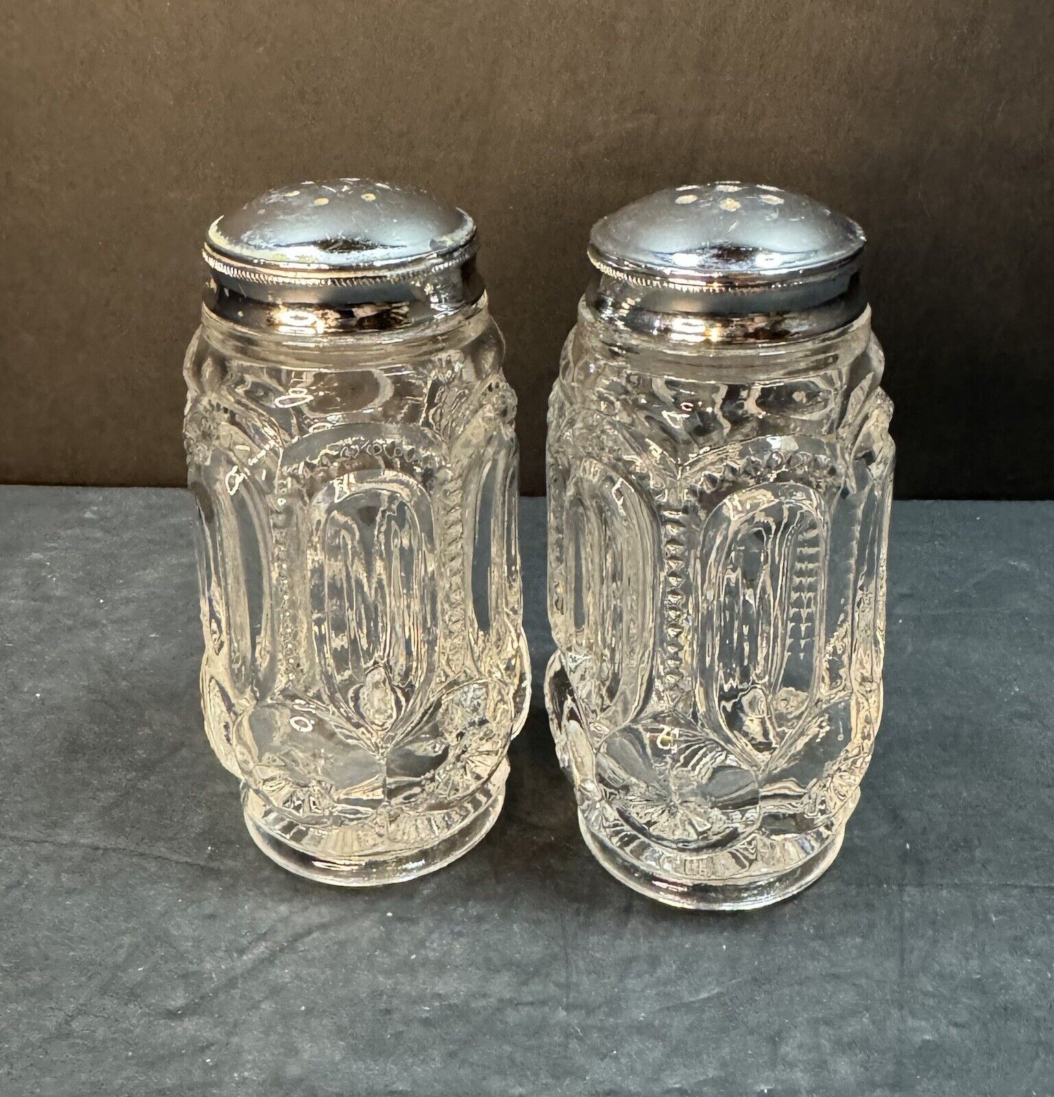 Vintage L.E Smith Moon and Stars Salt and Pepper Shakers 4\