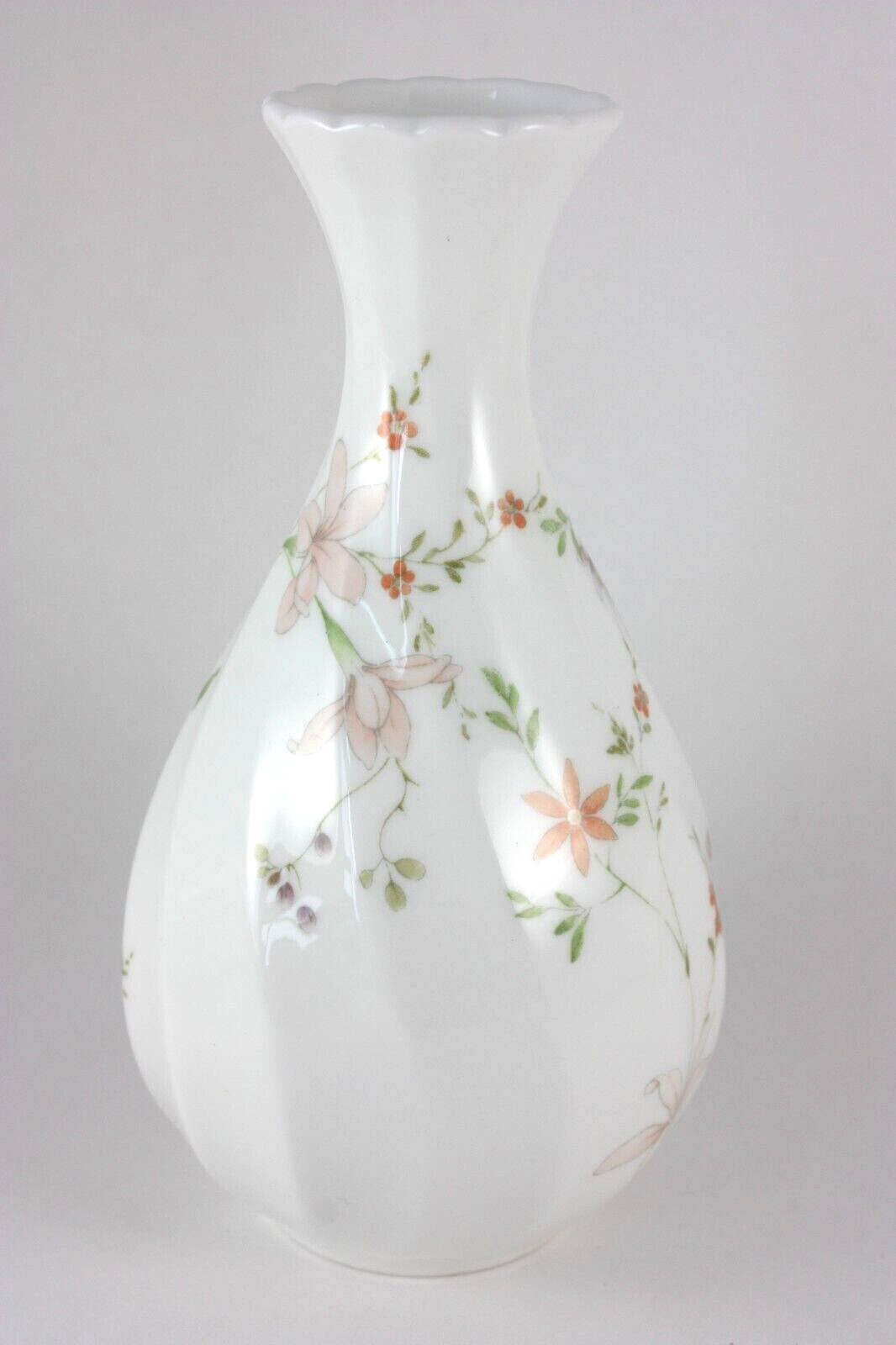 Wedgwood Campion Bud Vase Swirl Floral Bone China England 1984-1993