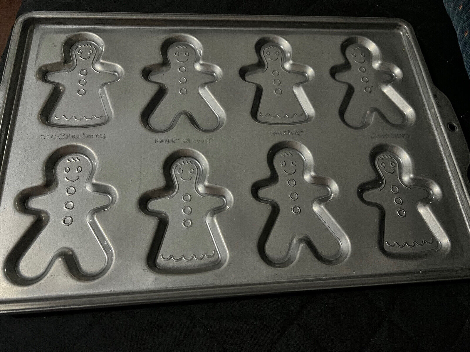 Ekco Bakers Secret Nestle Toll House Cookie Kids Gingerbread Pan Boy Girl