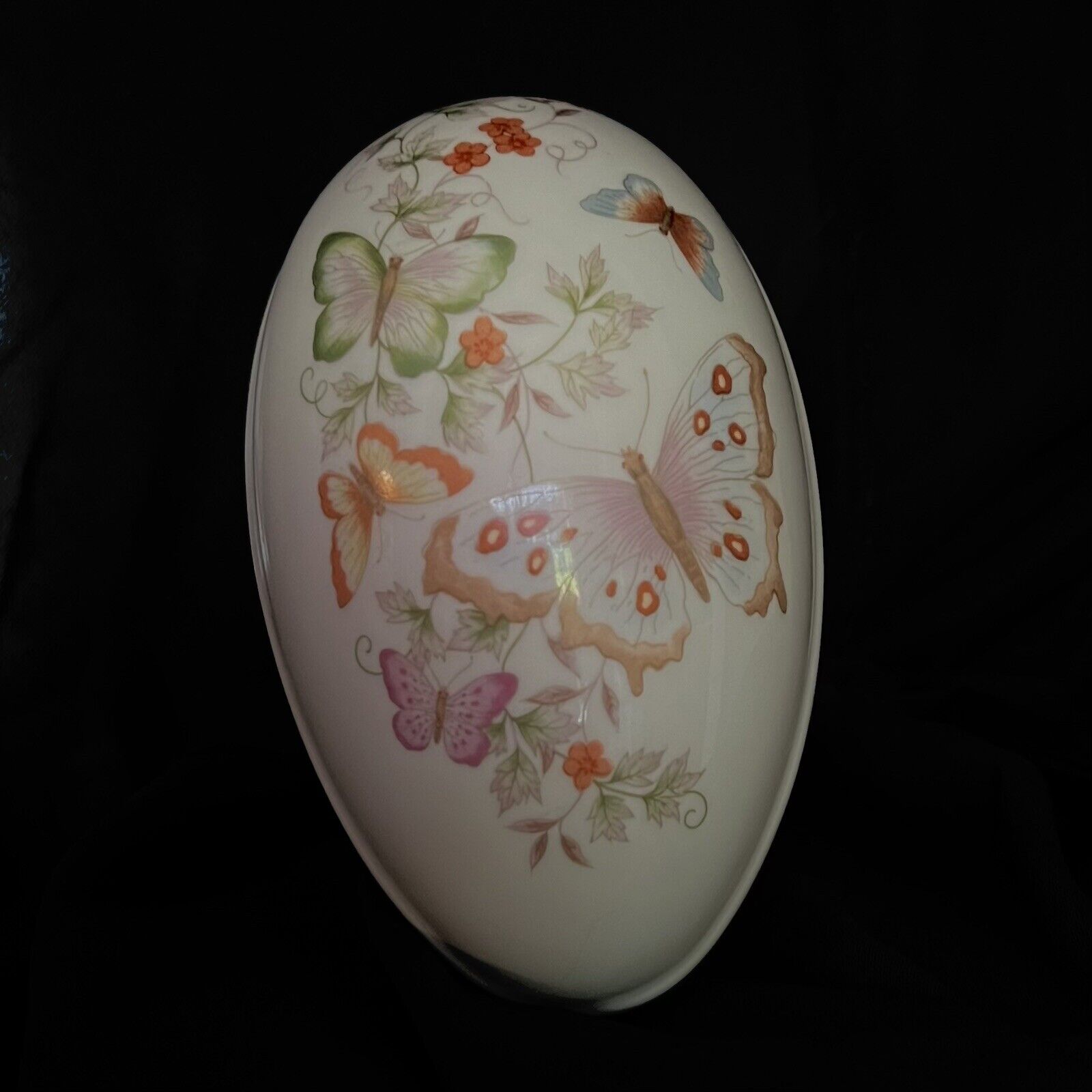 Butterfly Fantasy Vintage Avon Porcelain 22K Gold Trim Treasure Egg (1979)