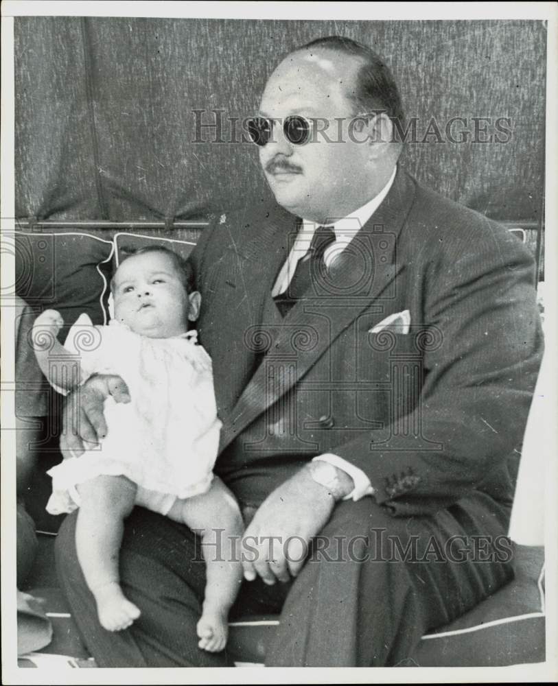 1953 Press Photo Former King Farouk of Egypt holds his son, King Ahmed Fuad II