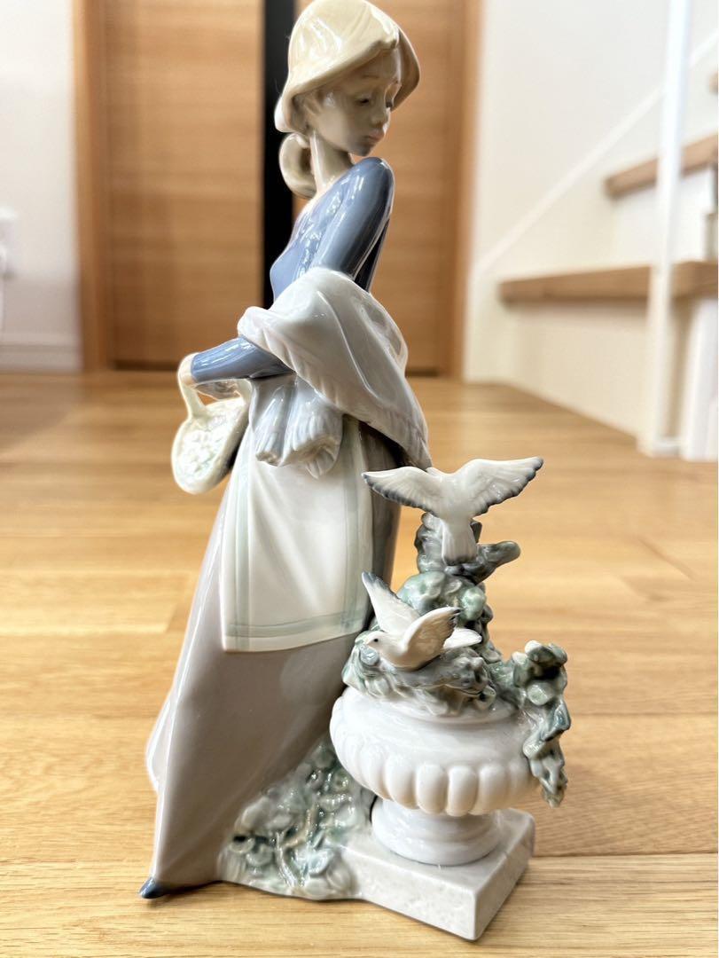 Lladro Girl Playing With Pigeons F/S Japan