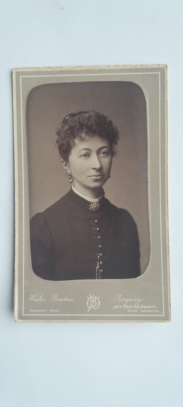Antique cabinet card CdV real photo a nice lady from Torquay Newton Abbot 1880s