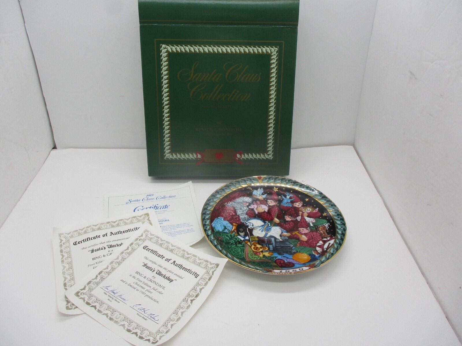 Vintage 1989 Bing & Grondahl Santas Workshop 1st Edition Collect Plate