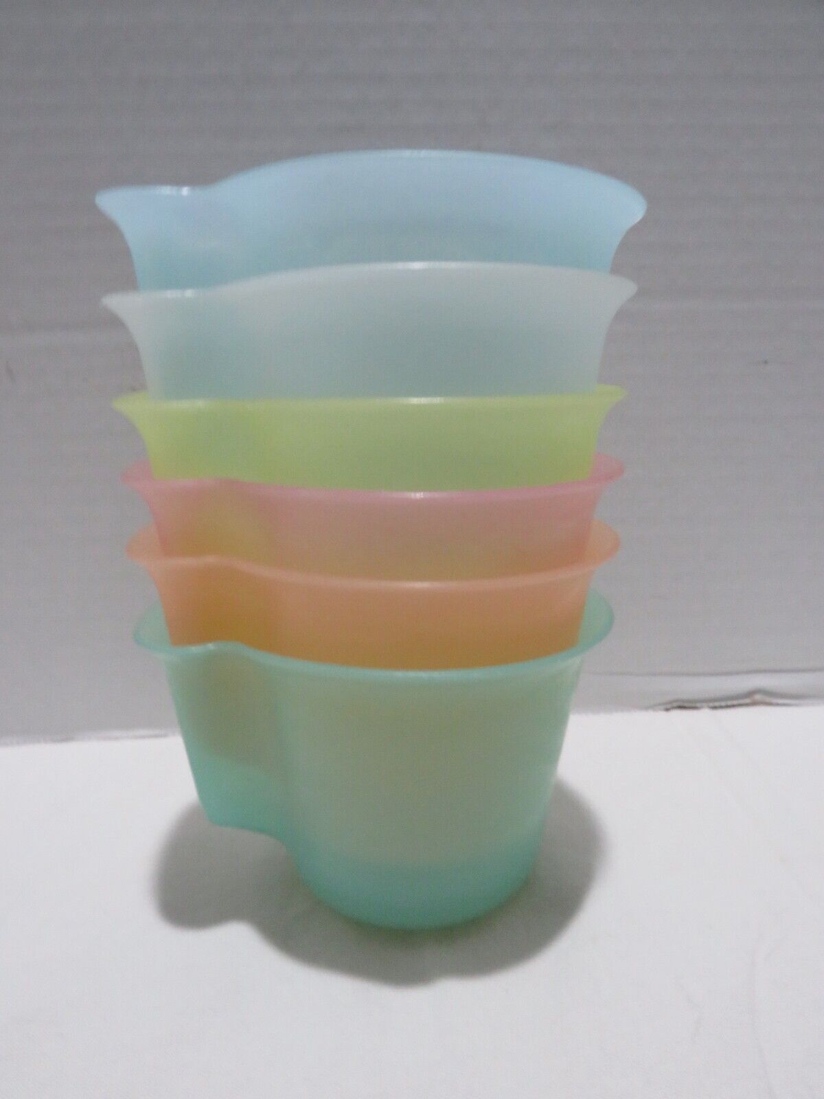 VTG SET OF 6  1950’S TUPPERWARE PASTEL CUPS MILLIONAIRE LINE MADE IN USA-TUPPER