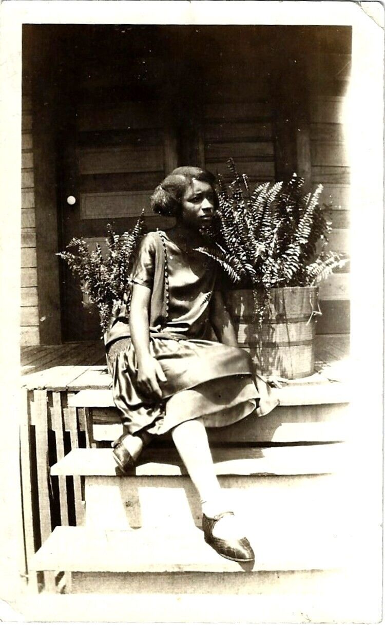 1920s African American Flapper Beauty Poses w/ Fern Plant~Vintage Snapshot Photo