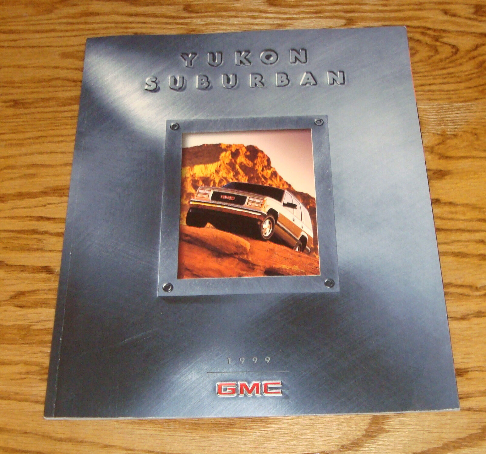 Original 1999 GMC Yukon & Suburban Deluxe Sales Brochure 99
