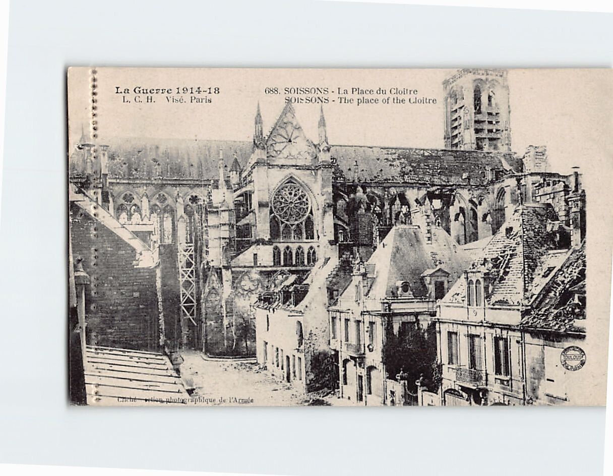 Postcard The place of the Cloitre, La Guerre, Soissons, France