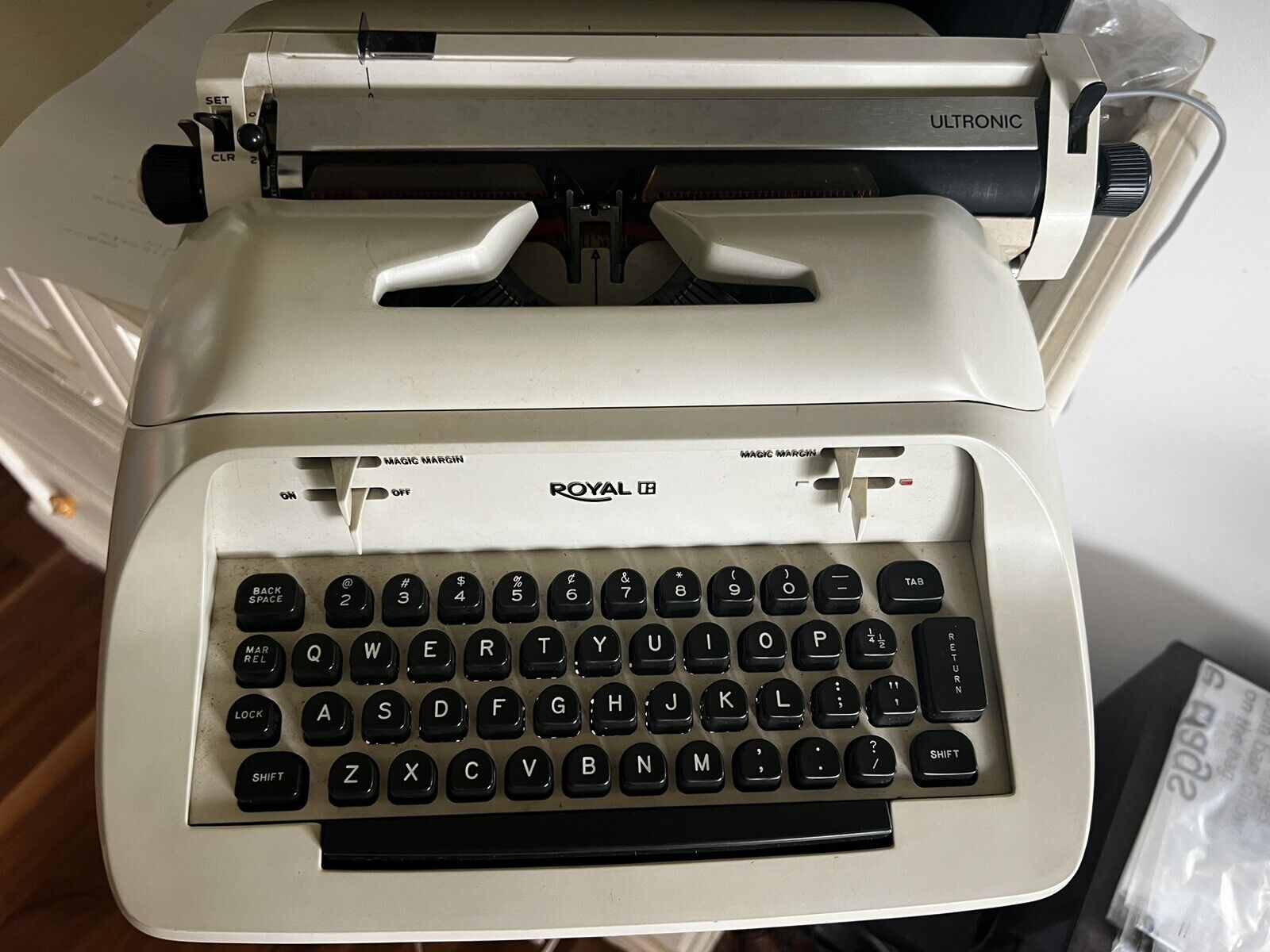 VTG Vintage 1960’s Royal Ultronic Portable Typewriter w/ Hard Case.. Working