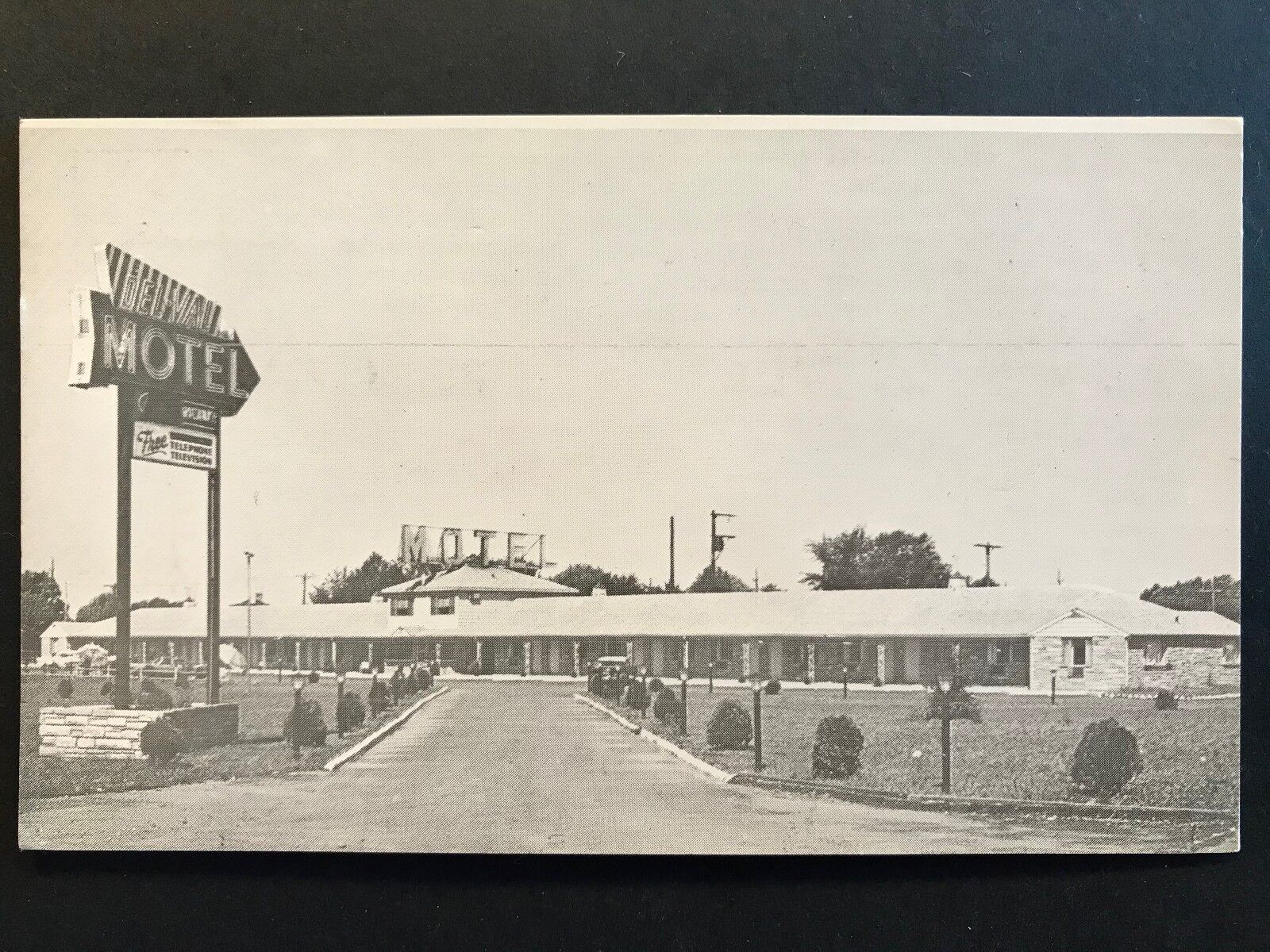 Postcard Bristol PA - The Del-Val Motel