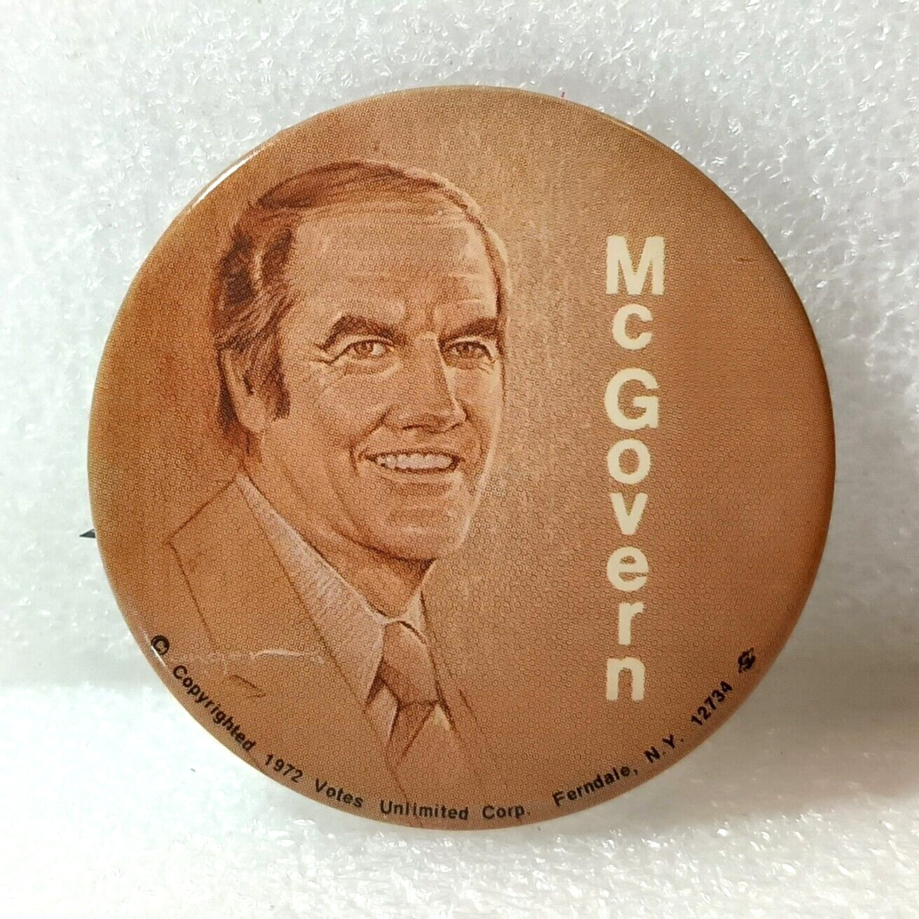 George McGovern 1972 portrait pinback button Presidential Campaign