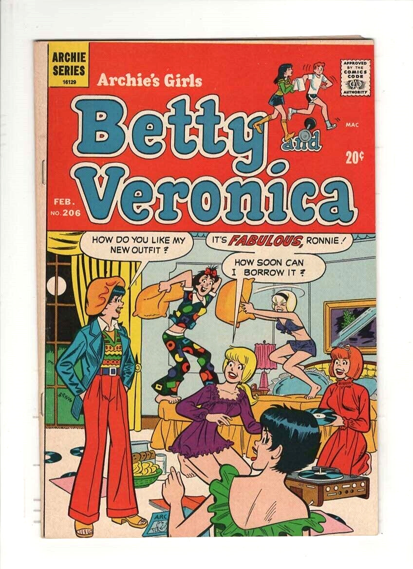 ARCHIE #206 Fine+, sexy pajama party- pillow fight cover, Betty, Veronica, 1973