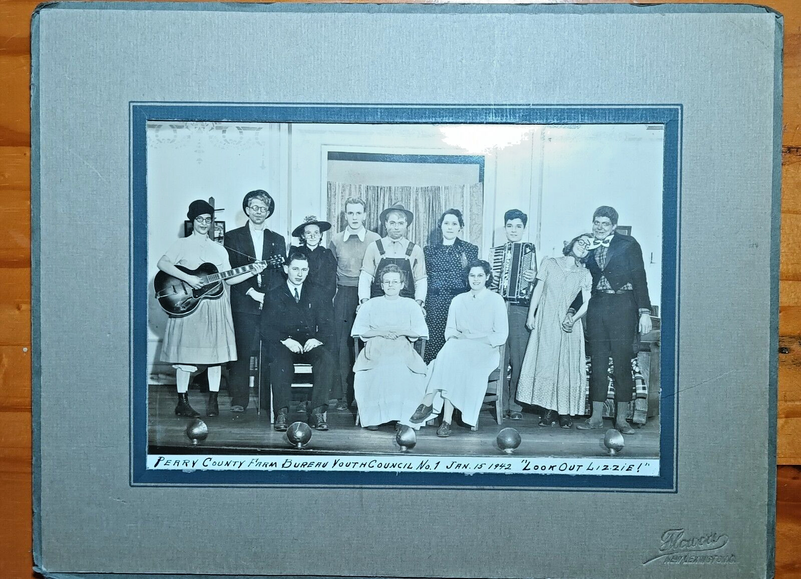 cabinet Card photo of The Cast Of A Play In Ohio Names Listed