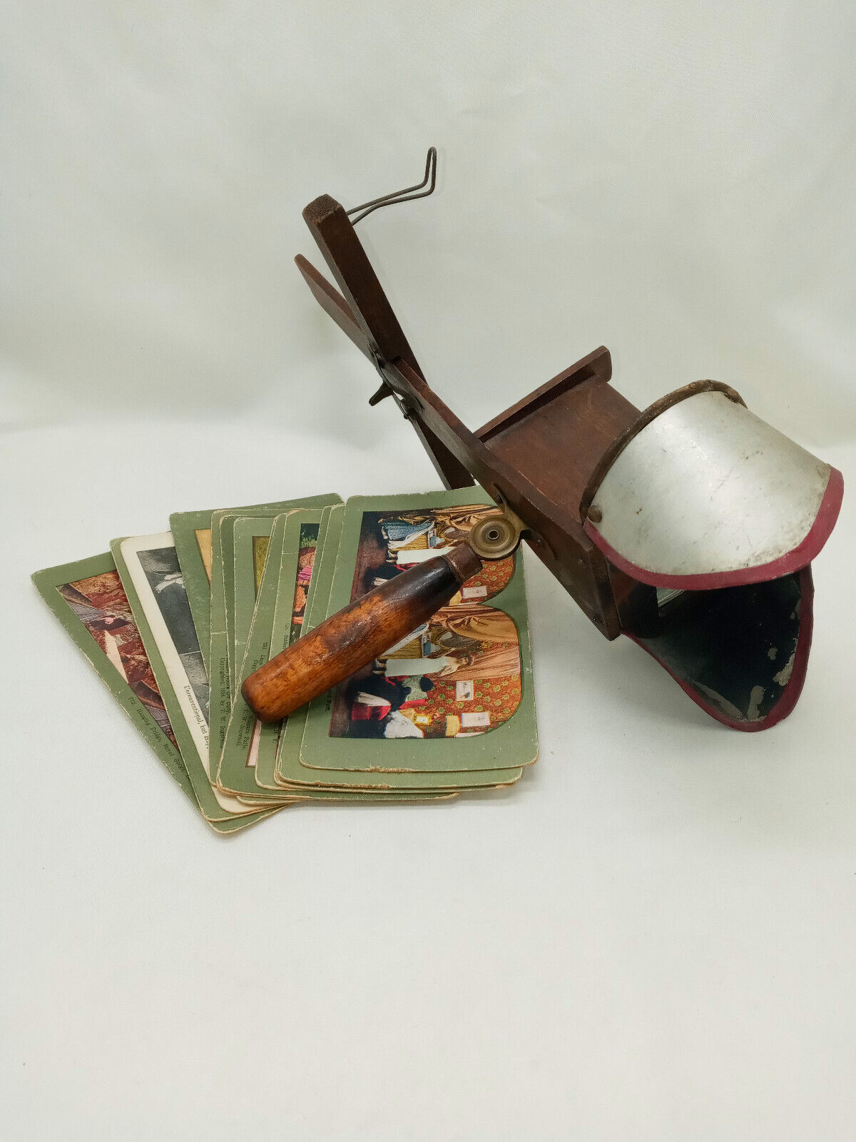Antique Vintage Steroscope With 14 3D Viewing Cards 1898-1903